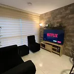 Disfruta Cerca Al Mar: Piso 8 Con Tres Habitaciones