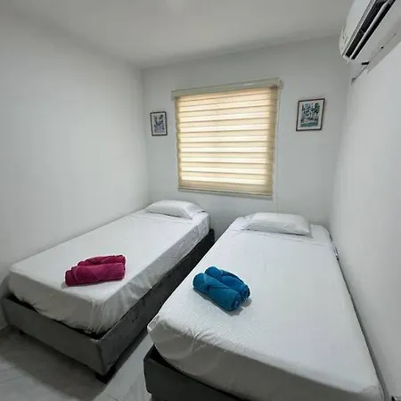 Disfruta Cerca Al Mar: Piso 8 Con Tres Apartamento *